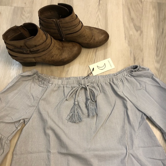 Lace Hem Off The Shoulder Top - Picture 6 of 8